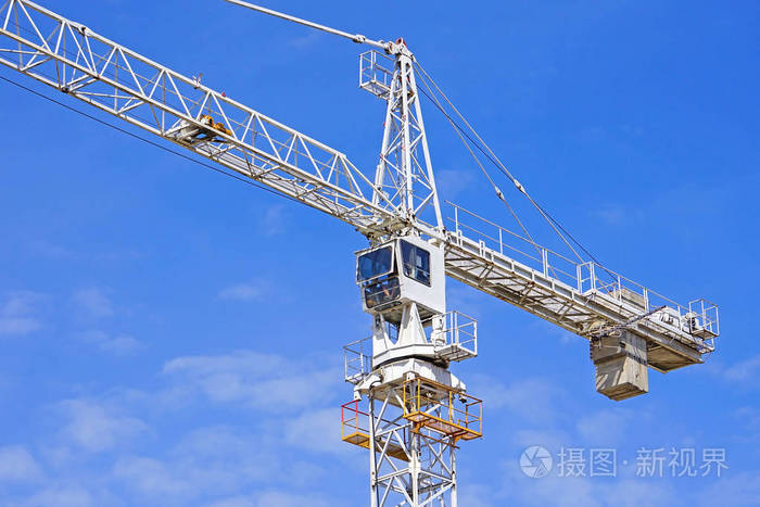 建筑施工中的塔式起重机照片-正版商用图片05k49g-摄.